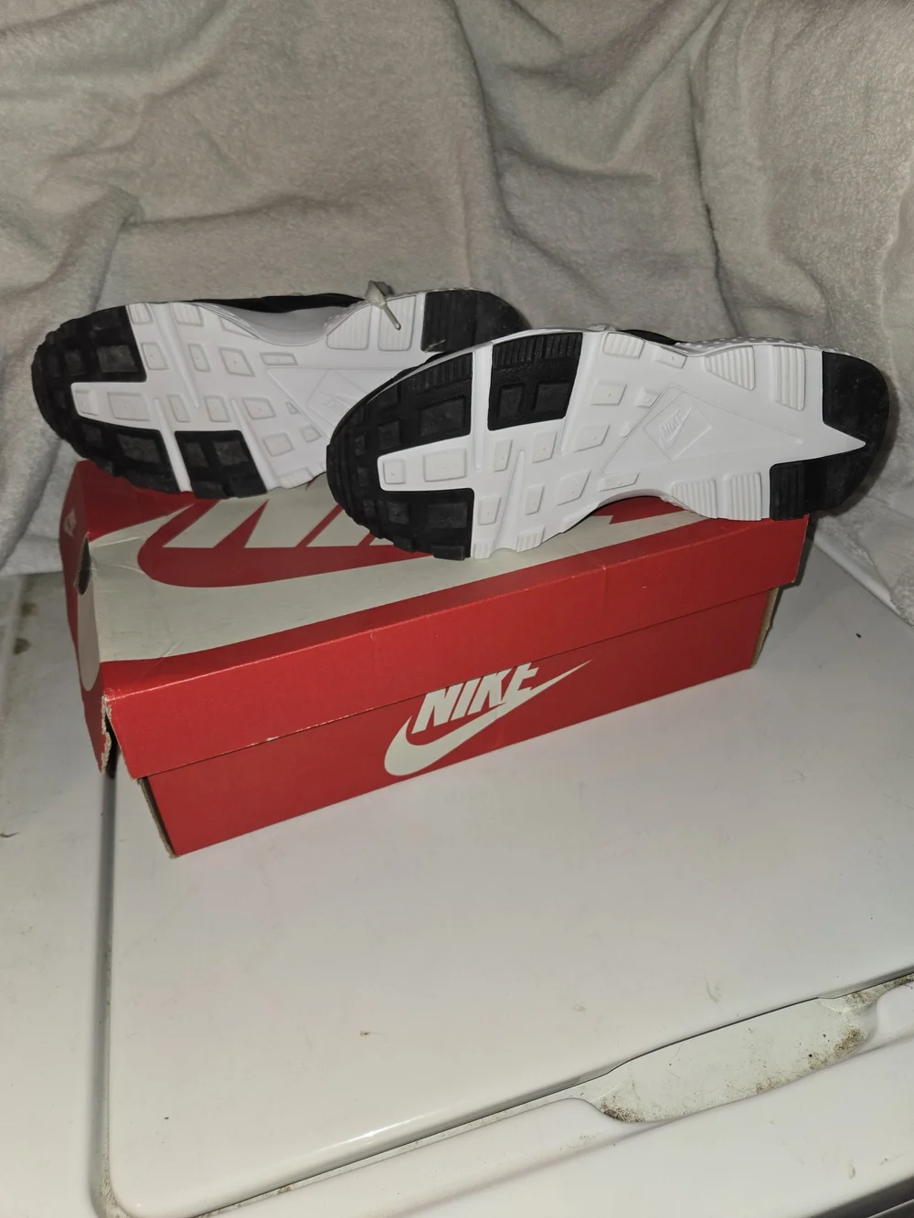 Nike Kids Black & White Heart-Detail Huarache-Style Sneakers